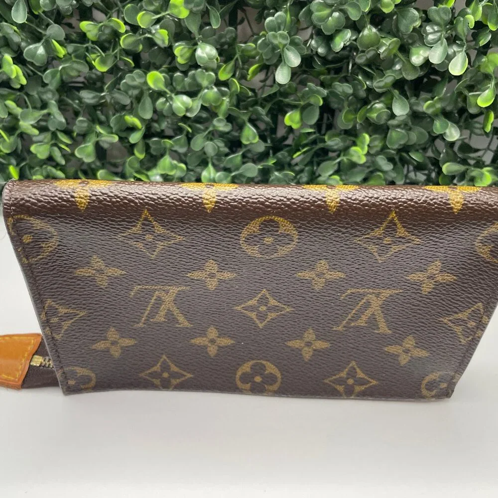 AUTHENTIC LOUIS VUITTON Monogram Bucket PM Accessory Pouch - Picture 4 of 14